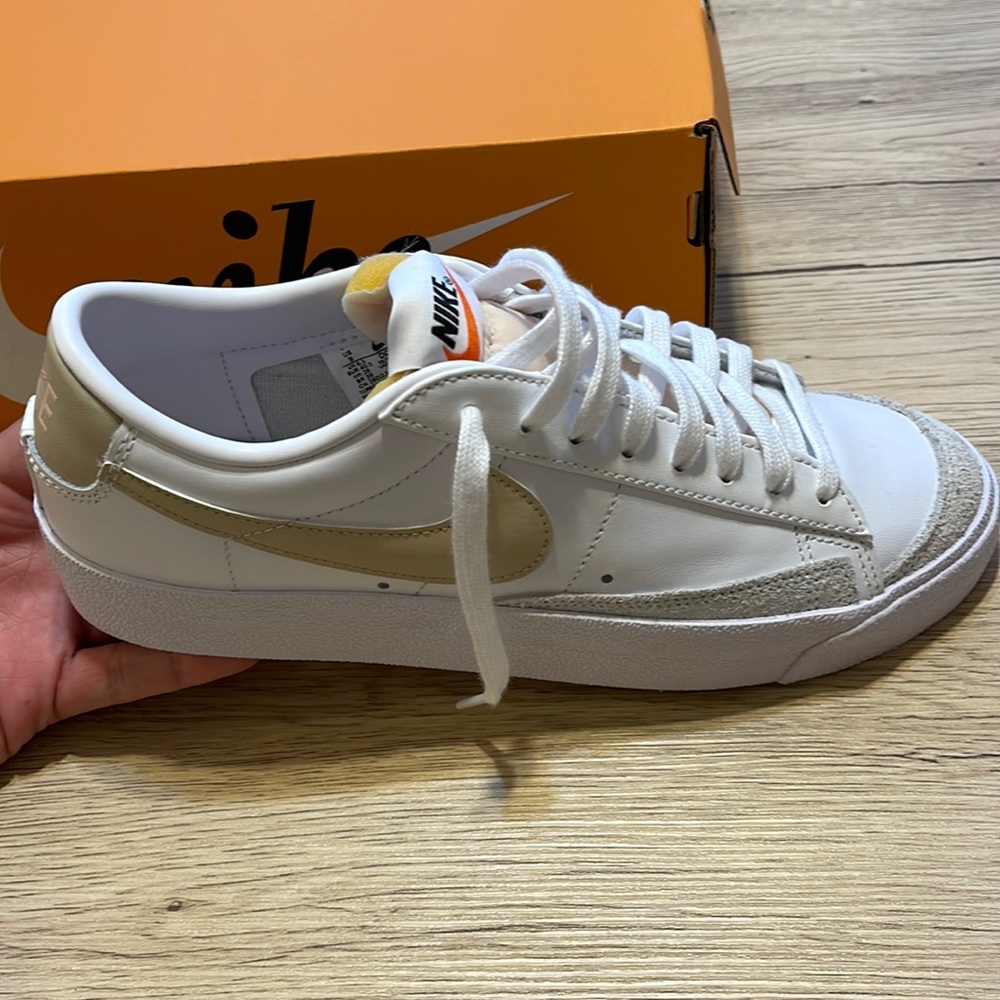 Nike Blazer Low Womens sz 9